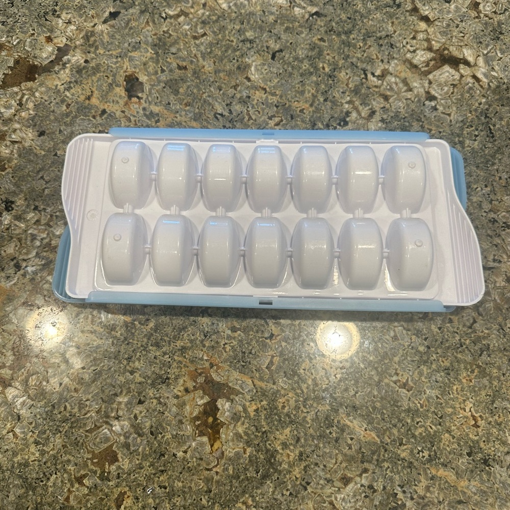 Ice Cube Tray OXO - Picture 2 of 2